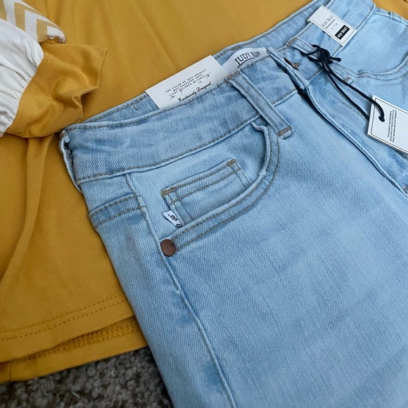 Light wash Judy Blue Shorts - Picture 3 of 4